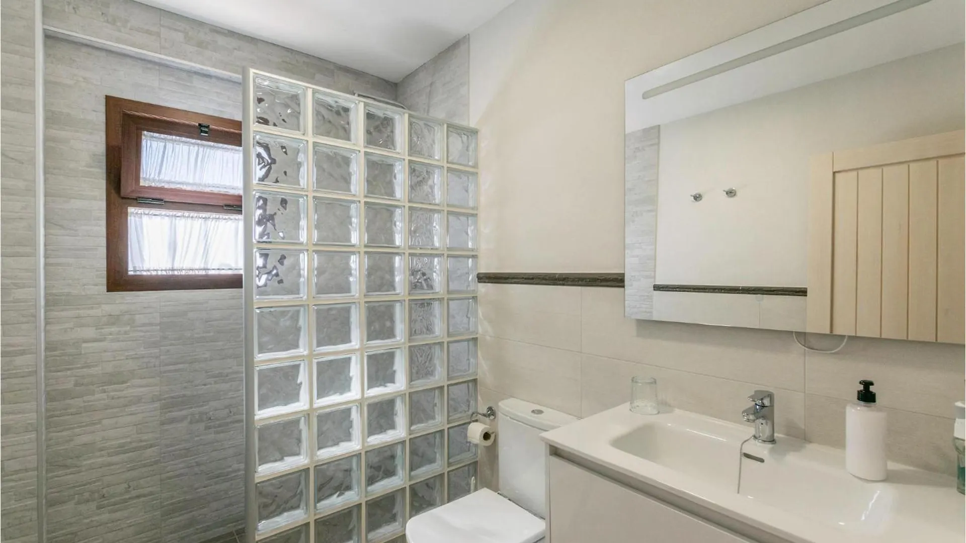Nice Home In Carcabuey With House A Mountain View