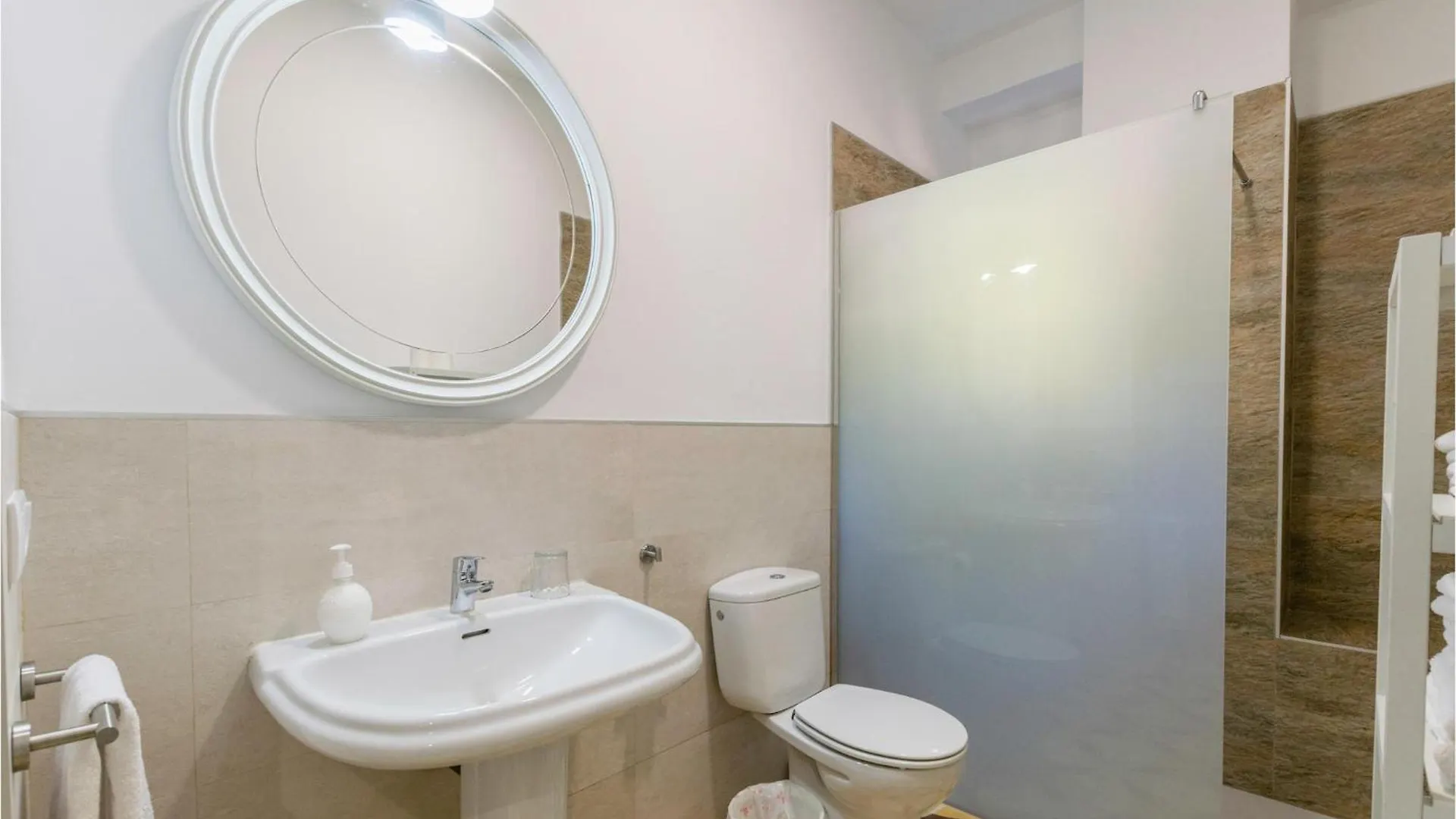 Nice Home In Carcabuey With House A Mountain View 0*,
